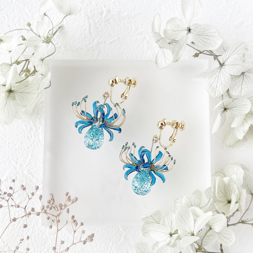 青い彼岸花のピアス/イヤリング 受注制作 ピアス（フック