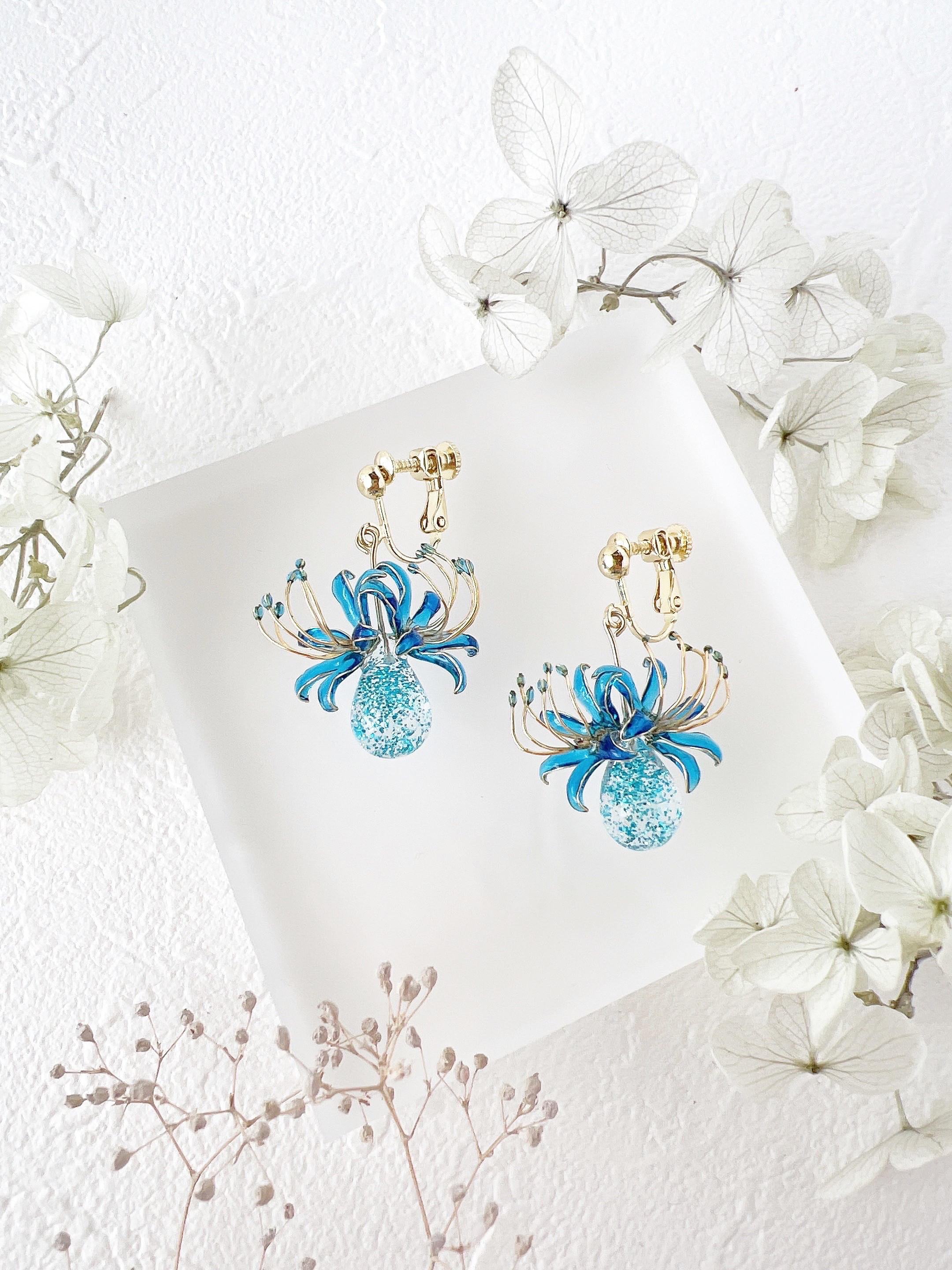 青い彼岸花のピアス/イヤリング 受注制作 ピアス（フック