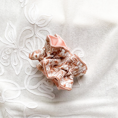 幅広オリエンタルシュシュ ヘアアクセサリー インド刺繍リボン 大きめ