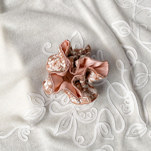 幅広オリエンタルシュシュ ヘアアクセサリー インド刺繍リボン 大きめ