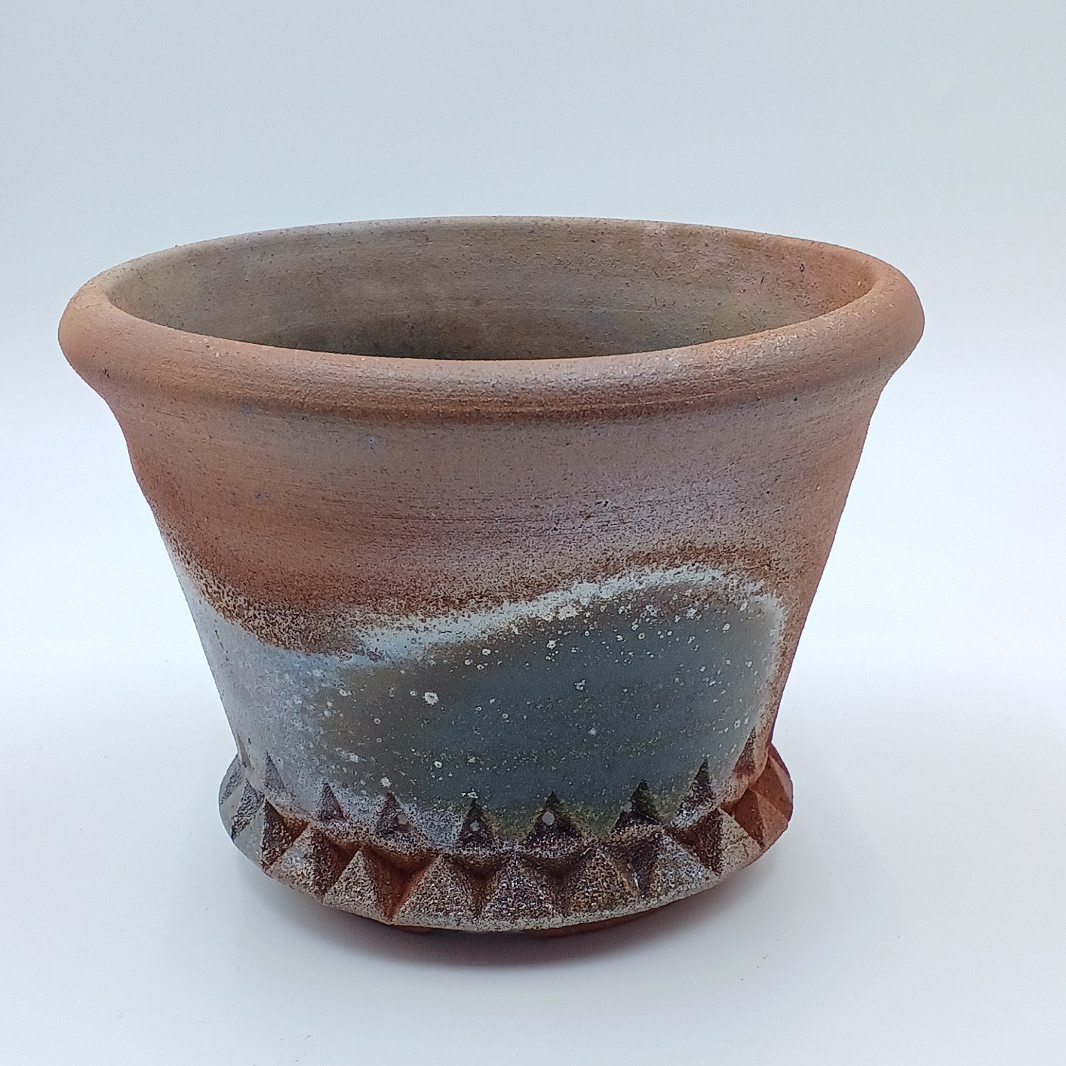 5.5号　BsLab の植木鉢 C-4 (炭化焼成・匣詰め・窯変・緋色・焼締・彫文)