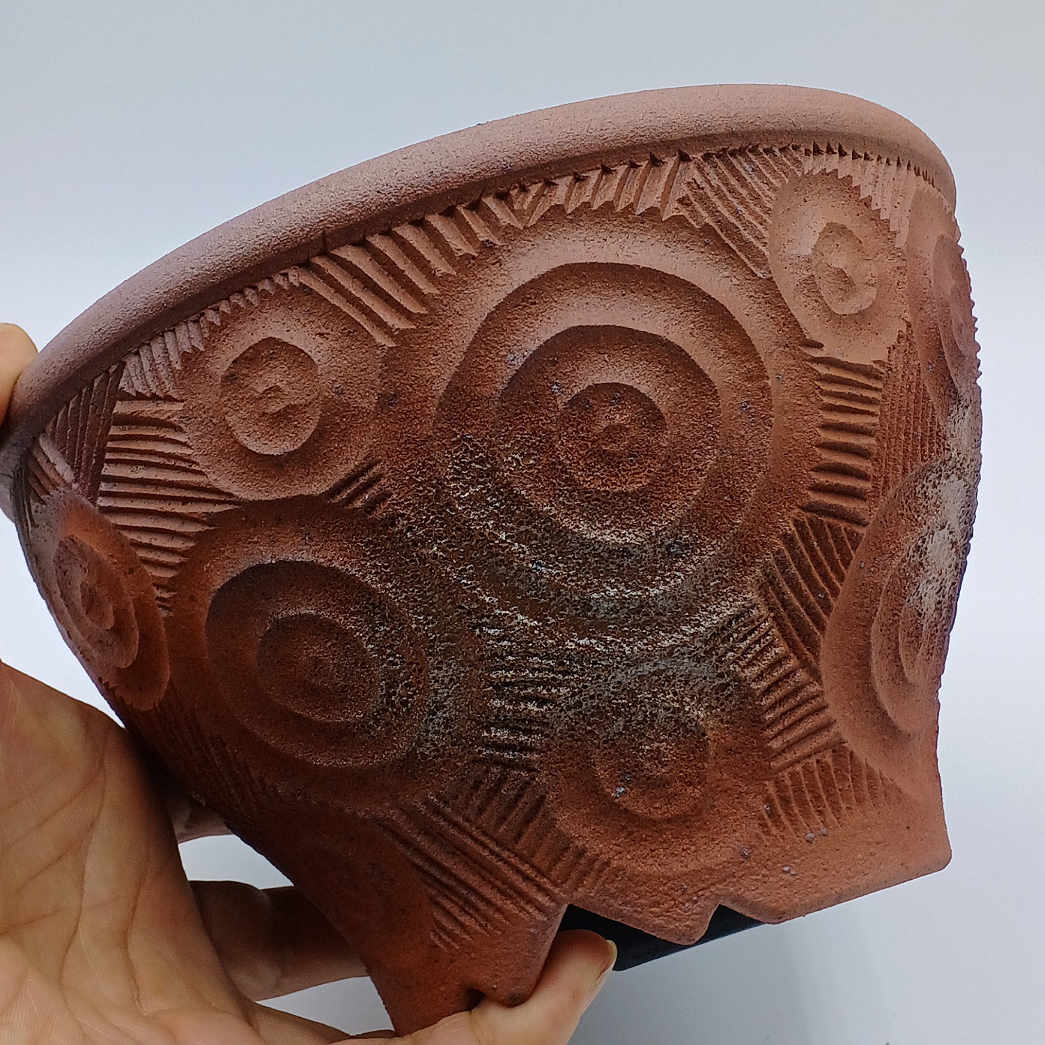 6号　BsLab の植木鉢 C-5 (炭化焼成・匣詰め・窯変・緋色・焼締・彫文)