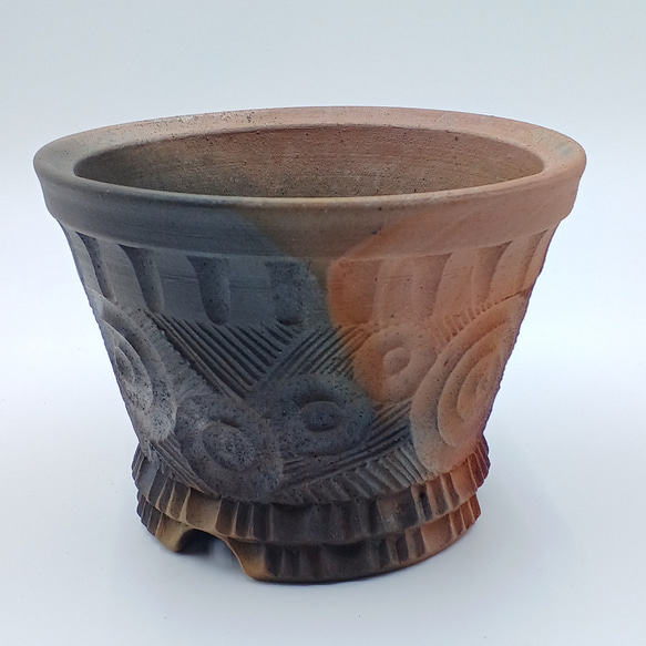 Bs Lab の植木鉢 C-6 (炭化焼成・匣詰め・窯変・緋色・焼締・彫文) 