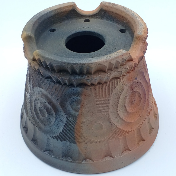 Bs Lab の植木鉢 C-6 (炭化焼成・匣詰め・窯変・緋色・焼締・彫文) 