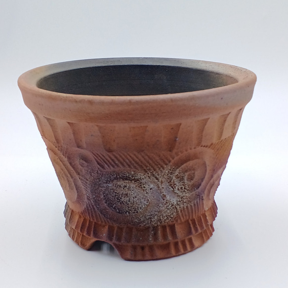Bs Lab の植木鉢 C-6 (炭化焼成・匣詰め・窯変・緋色・焼締・彫文) 