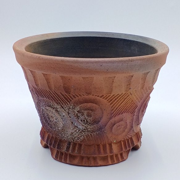 Bs Lab の植木鉢 C-6 (炭化焼成・匣詰め・窯変・緋色・焼締・彫文) 