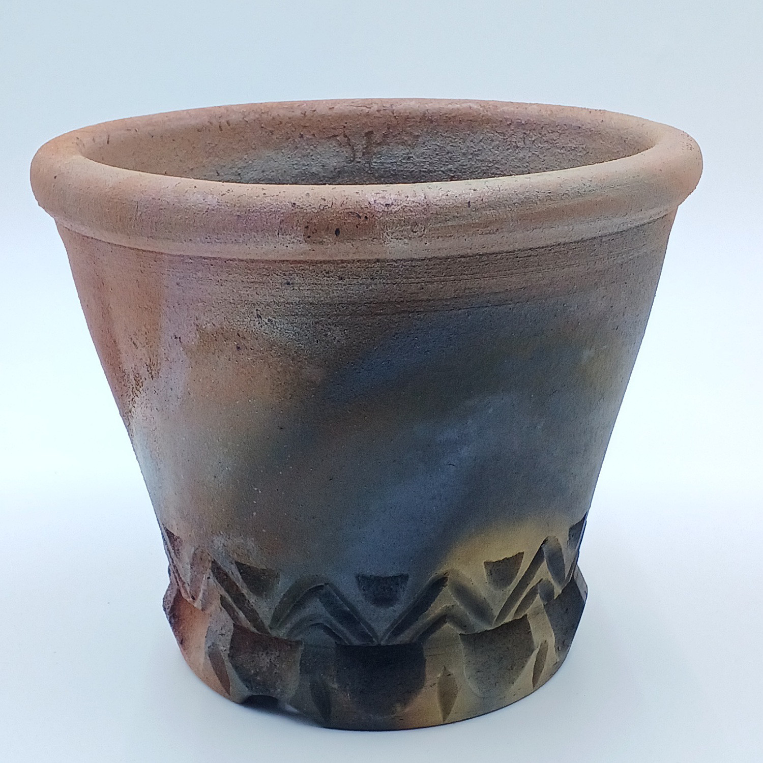 5.5号　BsLab の植木鉢 C-7 (炭化焼成・匣詰め・窯変・緋色・焼締・彫文)