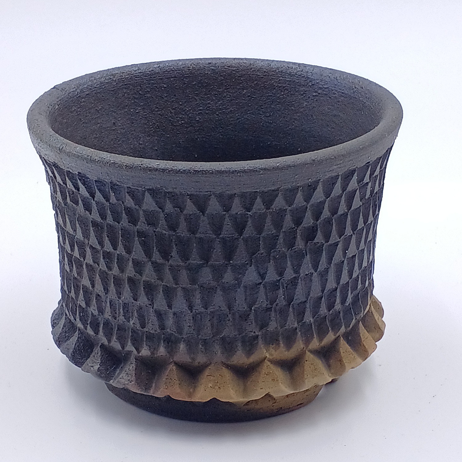 3.5号　BsLab の植木鉢 C-12 炭化焼成・匣詰め・窯変・焼締・彫文)