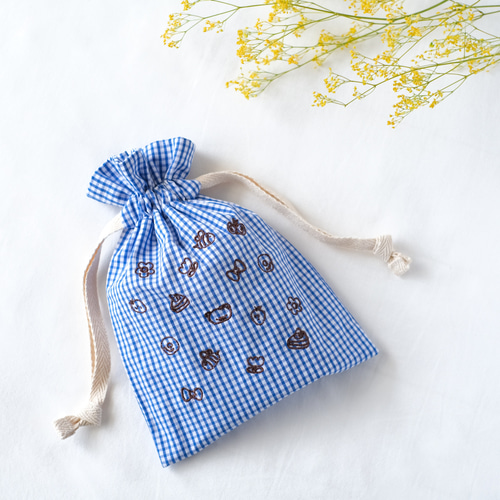 刺繍入りギンガムチェックの巾着ポーチ 巾着袋 mopoちゃん（ブルー
