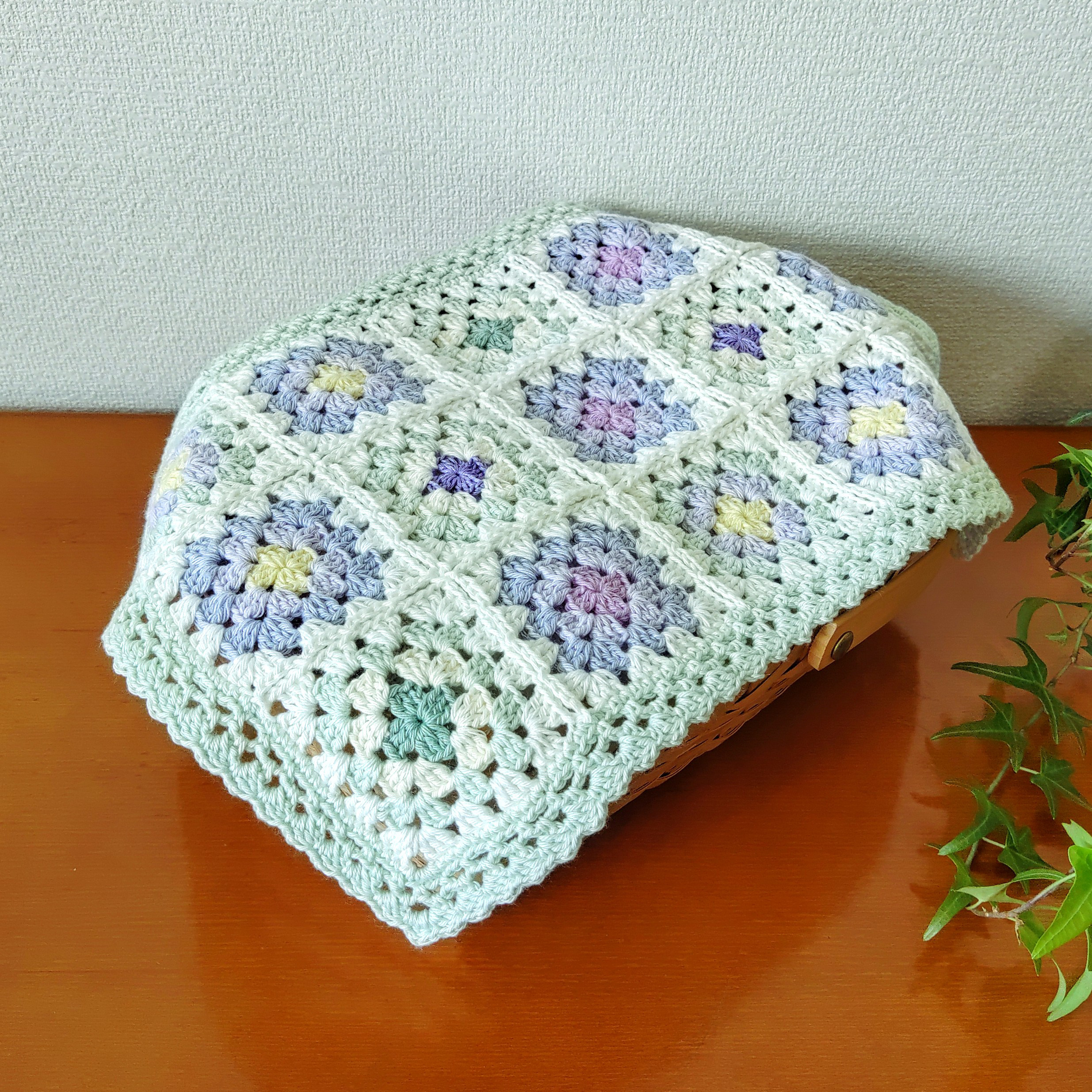 かぎ針編み グラニースクエア マルチカバー&フリーマット お花畑