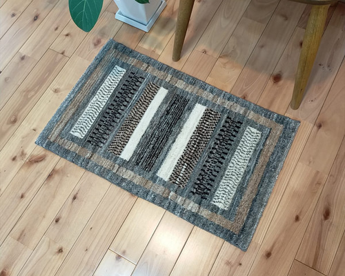 夏は涼しく冬は暖かい天然無染めラグ ガゼニラハット 肌触りが気持ちい