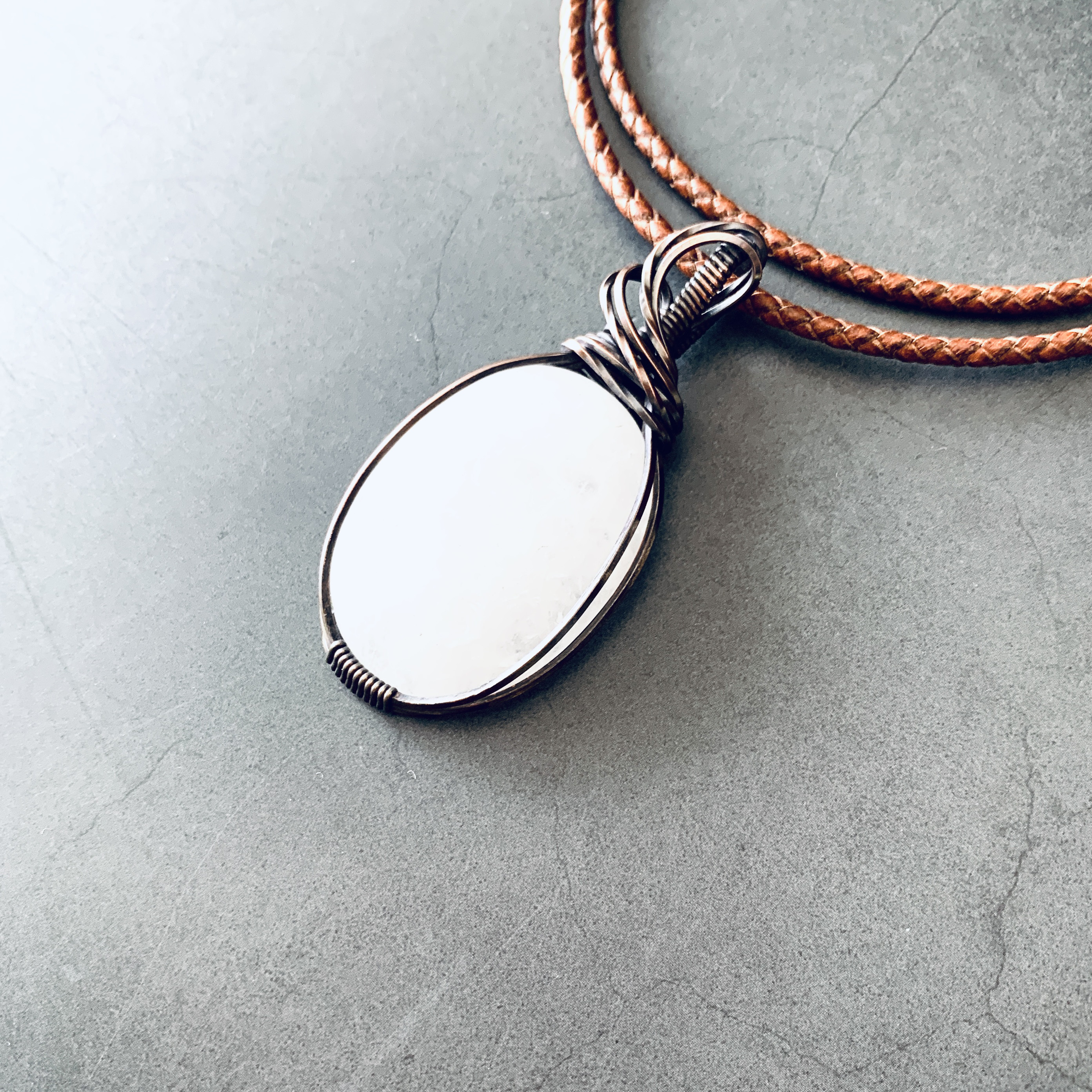 【4月誕生石／一点物・サイズL】天然石クリスタル★ボヘミアンヴィンテージ感漂う大ぶりペンダント⭐︎選べる革紐ORチェーン