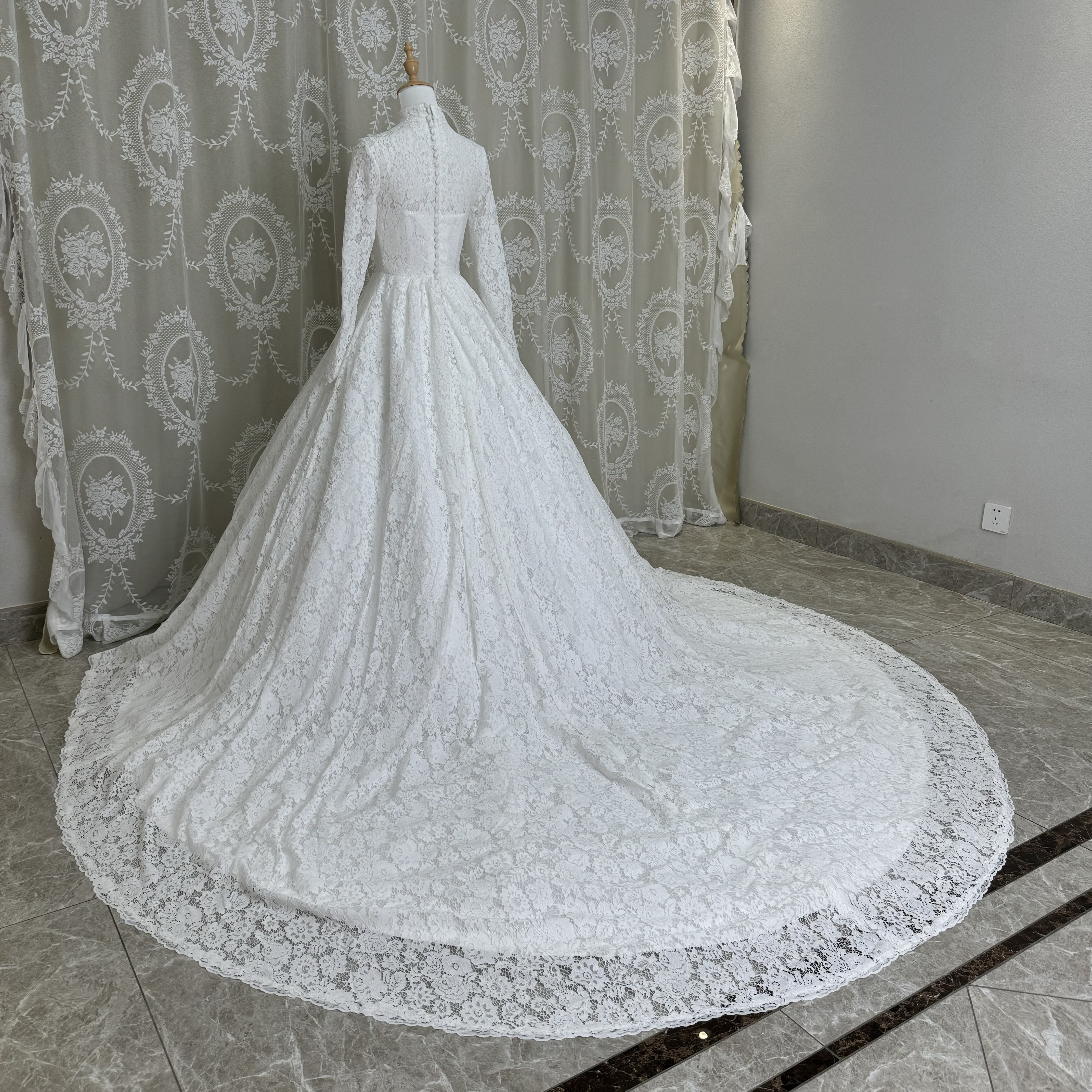 抜群のおしゃれ見え！贅沢な総レース　フランススタイル　ホワイト　華やかトレーン　ファスナー　長袖　秋婚　サイズオーダー可