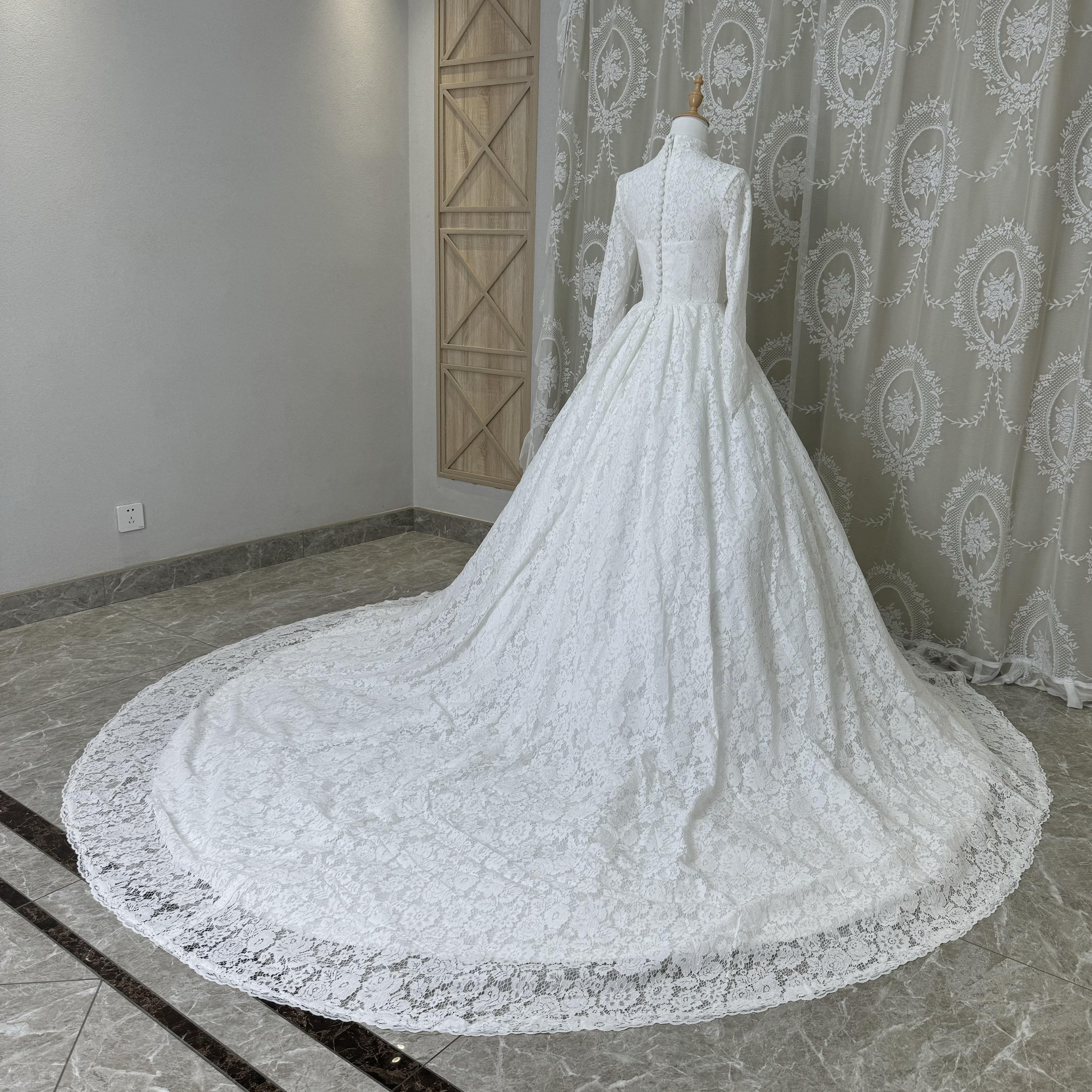 抜群のおしゃれ見え！贅沢な総レース　フランススタイル　ホワイト　華やかトレーン　ファスナー　長袖　秋婚　サイズオーダー可