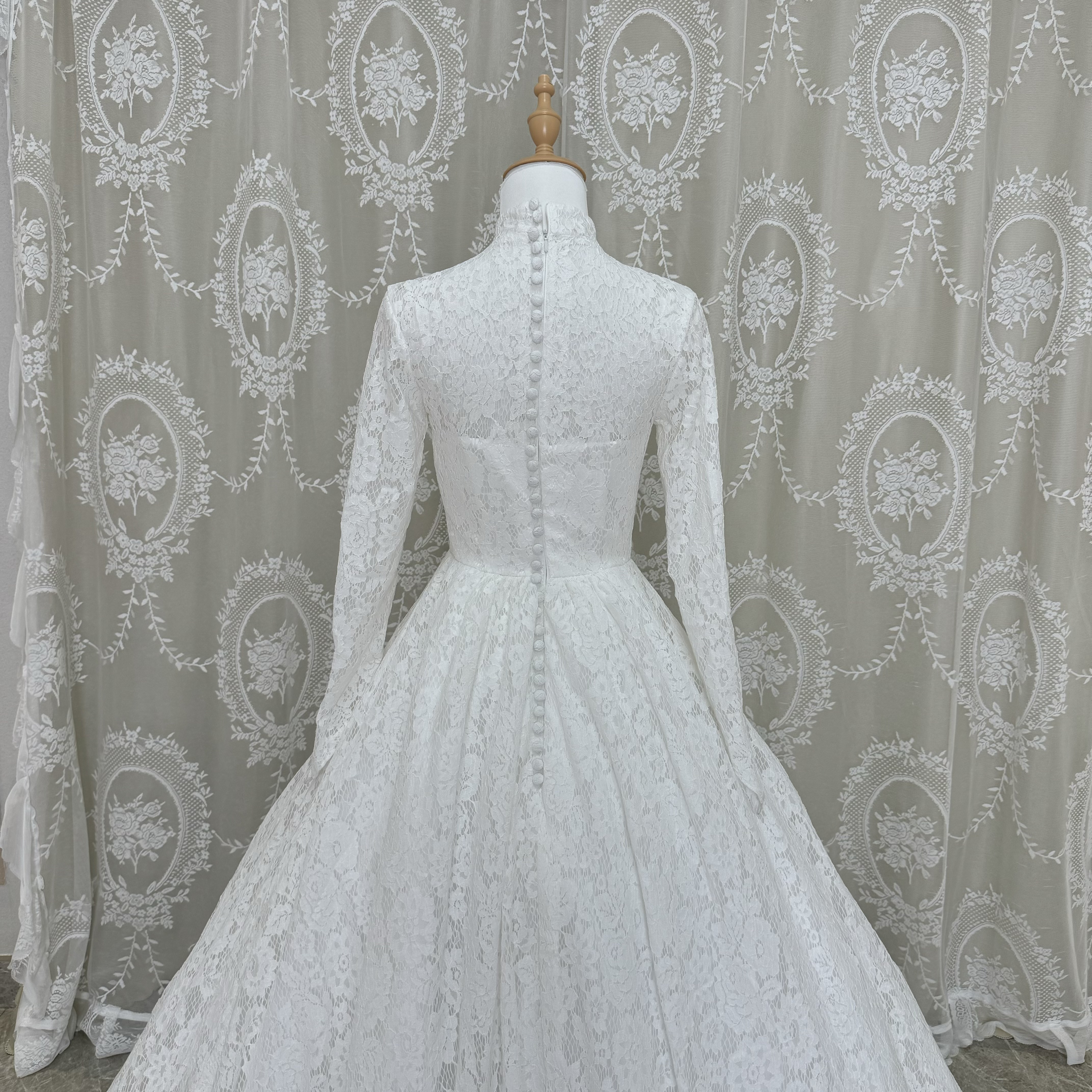 抜群のおしゃれ見え！贅沢な総レース　フランススタイル　ホワイト　華やかトレーン　ファスナー　長袖　秋婚　サイズオーダー可