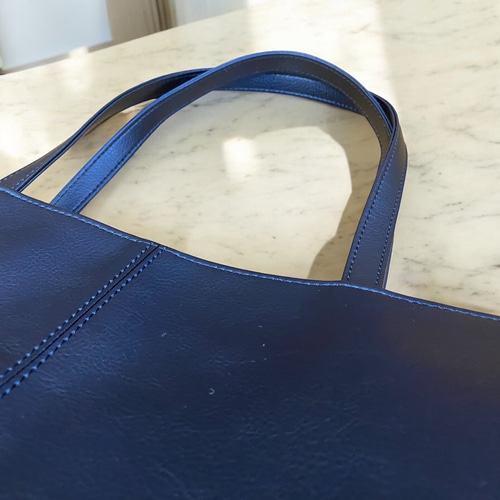 日本製】超軽量280g 上質PUレザー 防水 A4ファイル対応 底硬めで自立