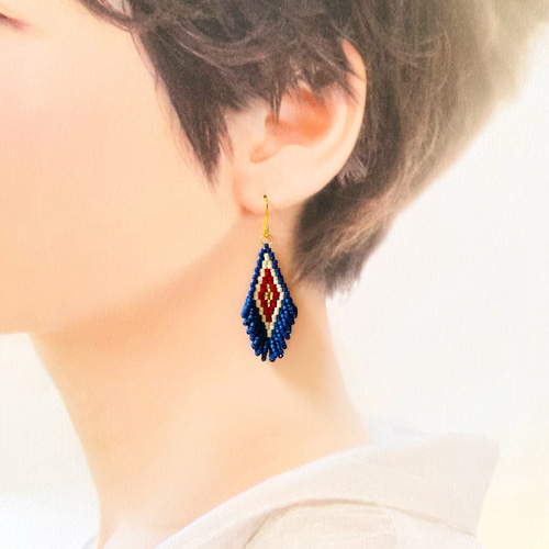 ネイビーcolor ビーズフリンジピアス/イヤリング ピアス（フック