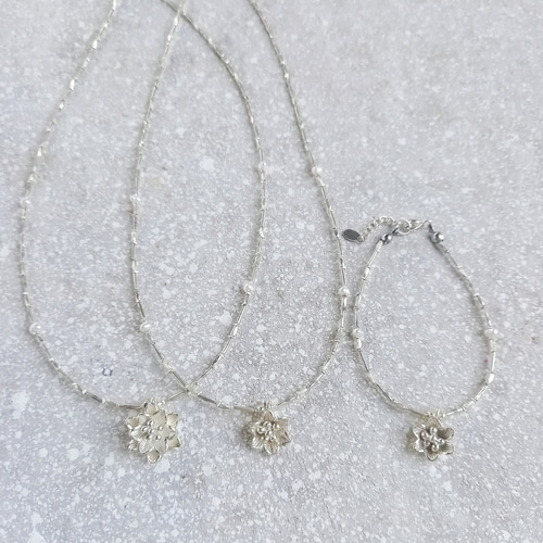 カレンシルバーのお花ブレスレット ブレスレット chikuchikutongtong