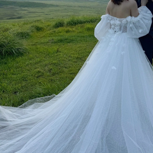 実例写真！ウエディングドレス キラキラチュール パフスリーブ 3D立体