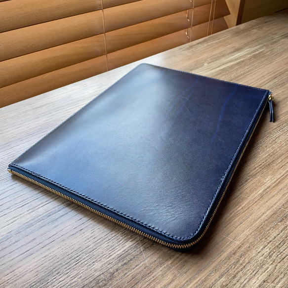 L字ファスナー型》レザーラップトップケース （ネイビー） 13