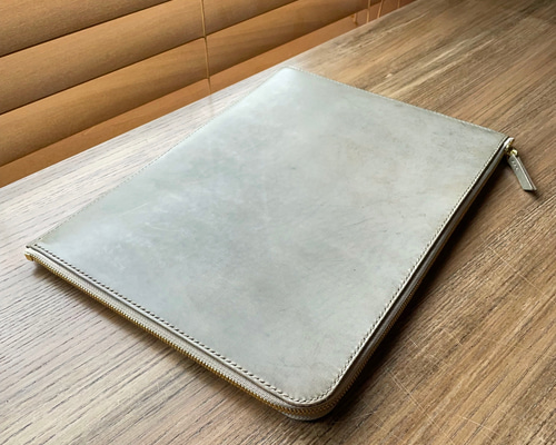 L字ファスナー型》レザーラップトップケース （Tundra） 13インチ