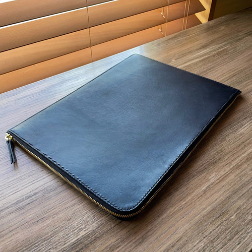 L字ファスナー型》レザーラップトップケース （Navy） 13インチ
