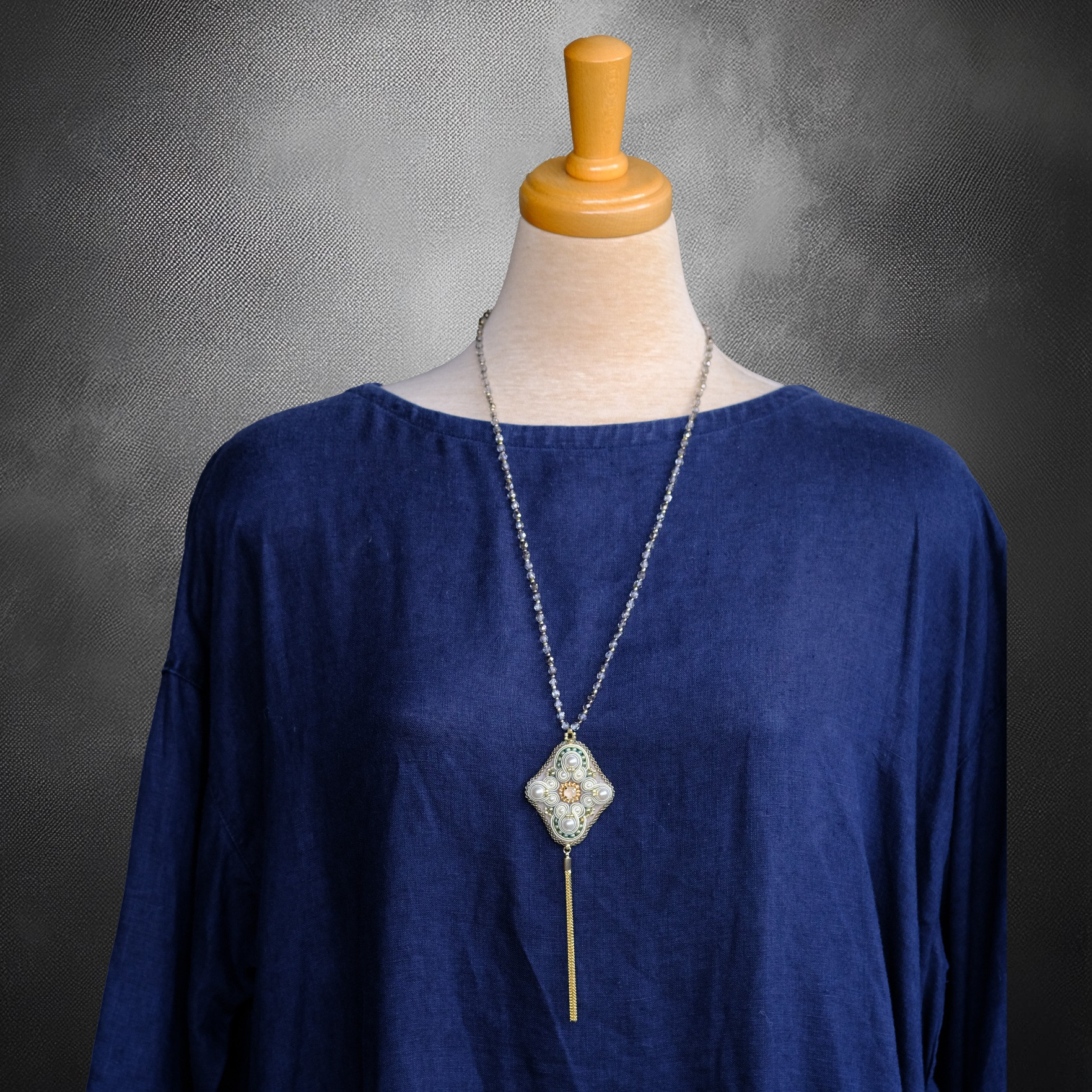 ソウタシエ　Yラインネックレス/白クリームグリーン/soutache