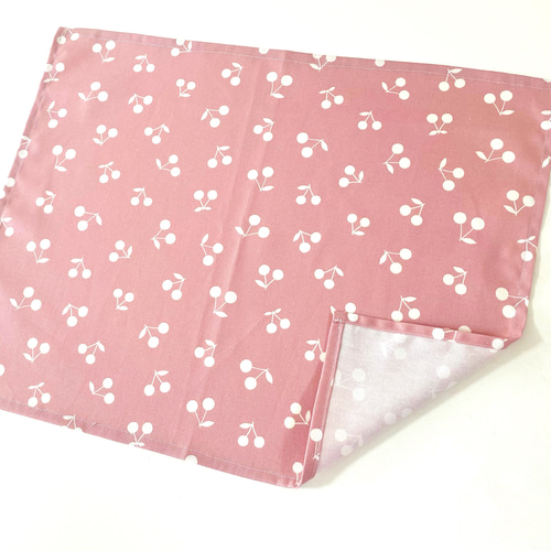 シンプルで可愛いさくらんぼ柄のランチマット＆巾着袋2点セット  