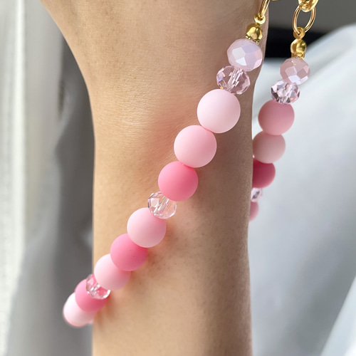 桜ピンクのスマホハンドストラップ ビーズ お出かけ デイリー 大人