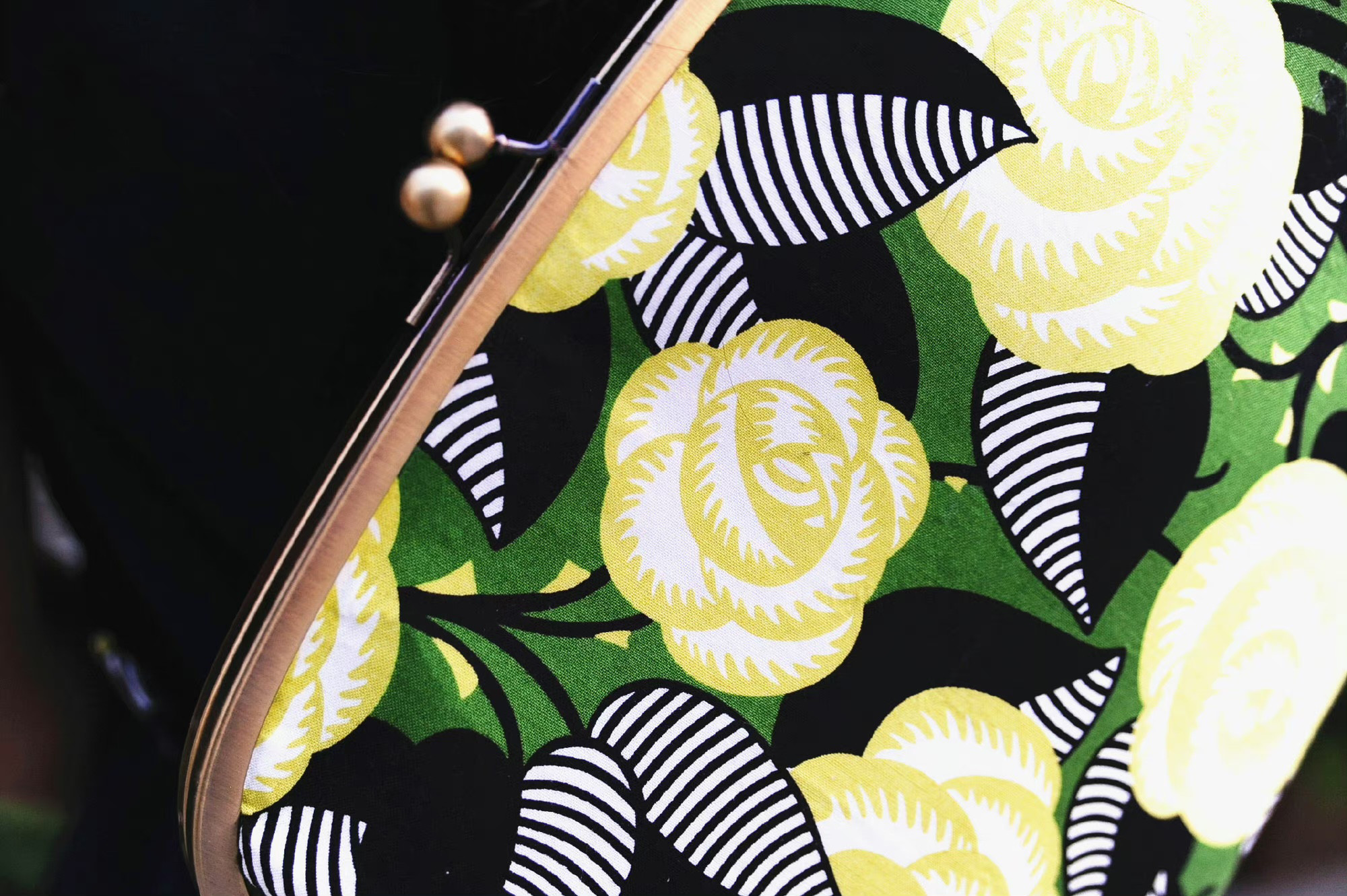 肩紐幅広5cm☆軽量☆肩こりしない☆ビッグサイズがま口ボディバッグ☆レディース☆メンズ☆斜め掛け☆軽いバッグ☆