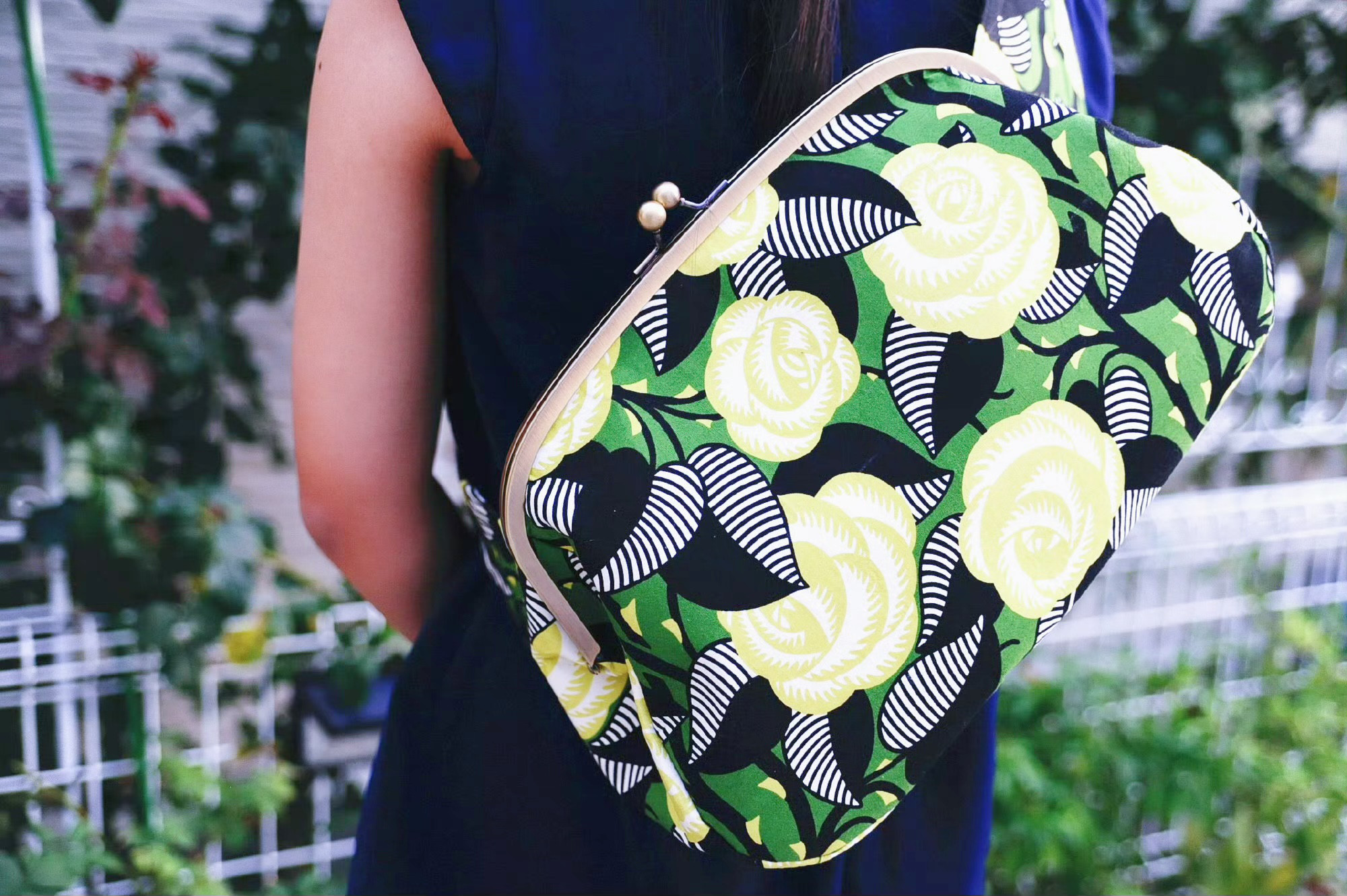 肩紐幅広5cm☆軽量☆肩こりしない☆ビッグサイズがま口ボディバッグ☆レディース☆メンズ☆斜め掛け☆軽いバッグ☆