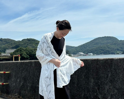 最終価格❤️mal. 新品未使用　カシシルストール ホワイト/ベージュ 70a46352de2475f654ae79d3564025