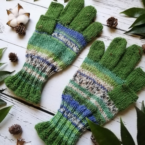 新緑のベルリン〜オパール毛糸のスマホ対応手袋 手袋・ミトン 手編み