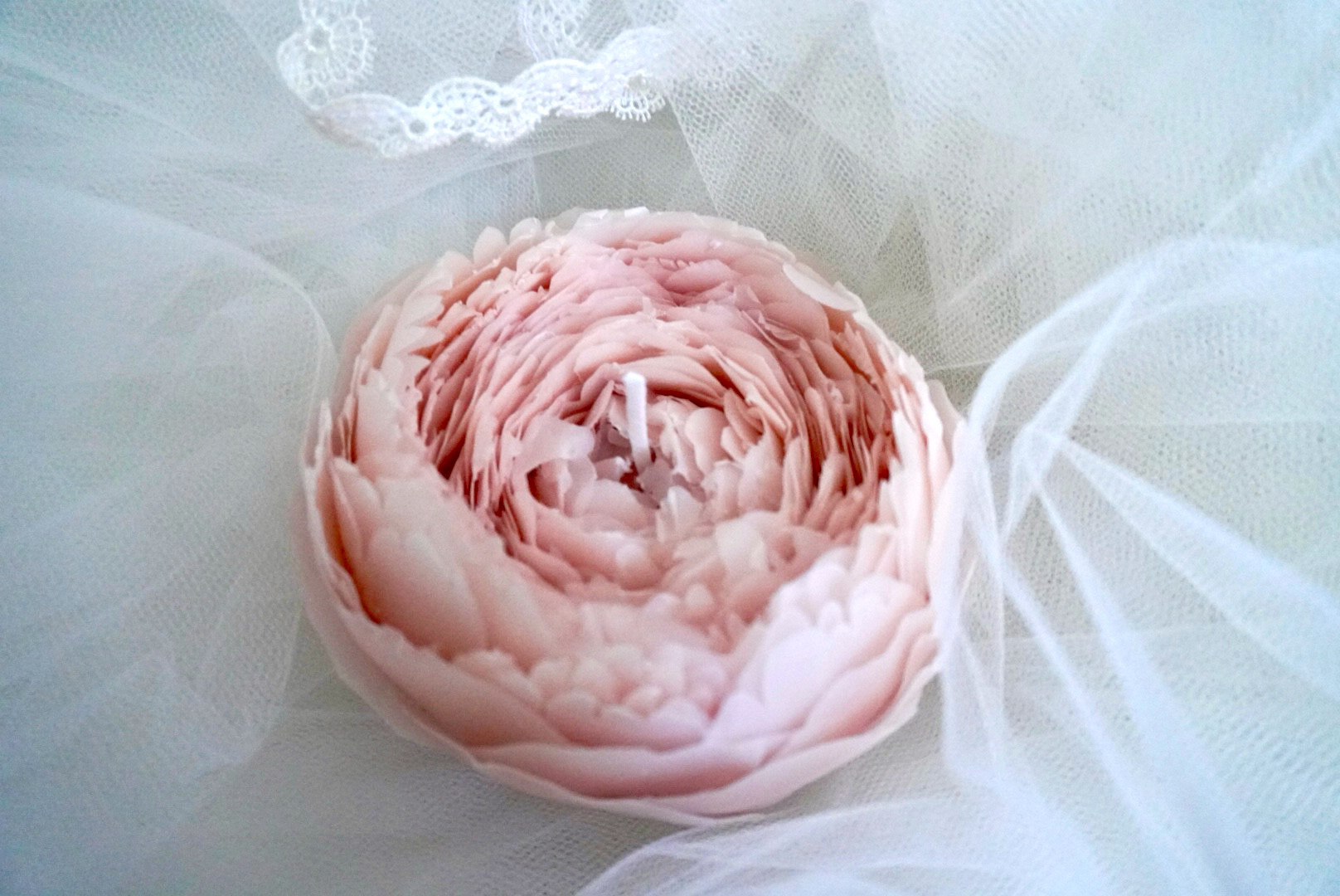 芍薬のフラワーキャンドル｜蜜蝋×繊細な花びら×フリージアの香り