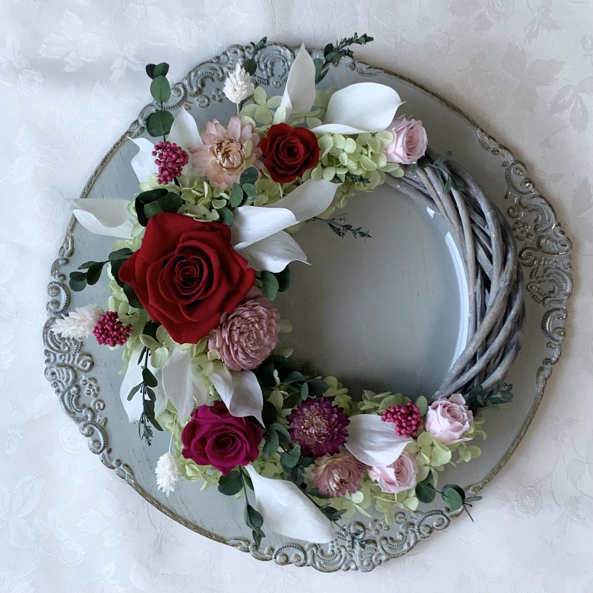 [受注制作] 真紅の薔薇のクレッセントリース✤プリザーブドフラワー✤ご結婚、誕生日、開店、新築、還暦のお祝いなどに