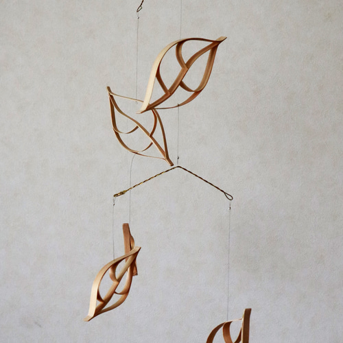 葉っぱのモビール ひのき 中サイズ 和モダン Japandi モビール 3丁目の