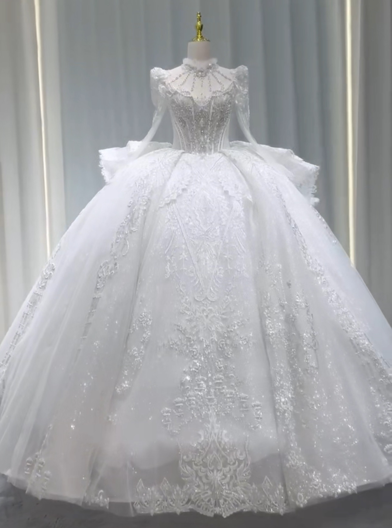 超豪華なウェディングドレス！ホルターネック　キラキラドレス　長袖　上品　水波プリンセス　編み上げ　サイズオーダー　トレー