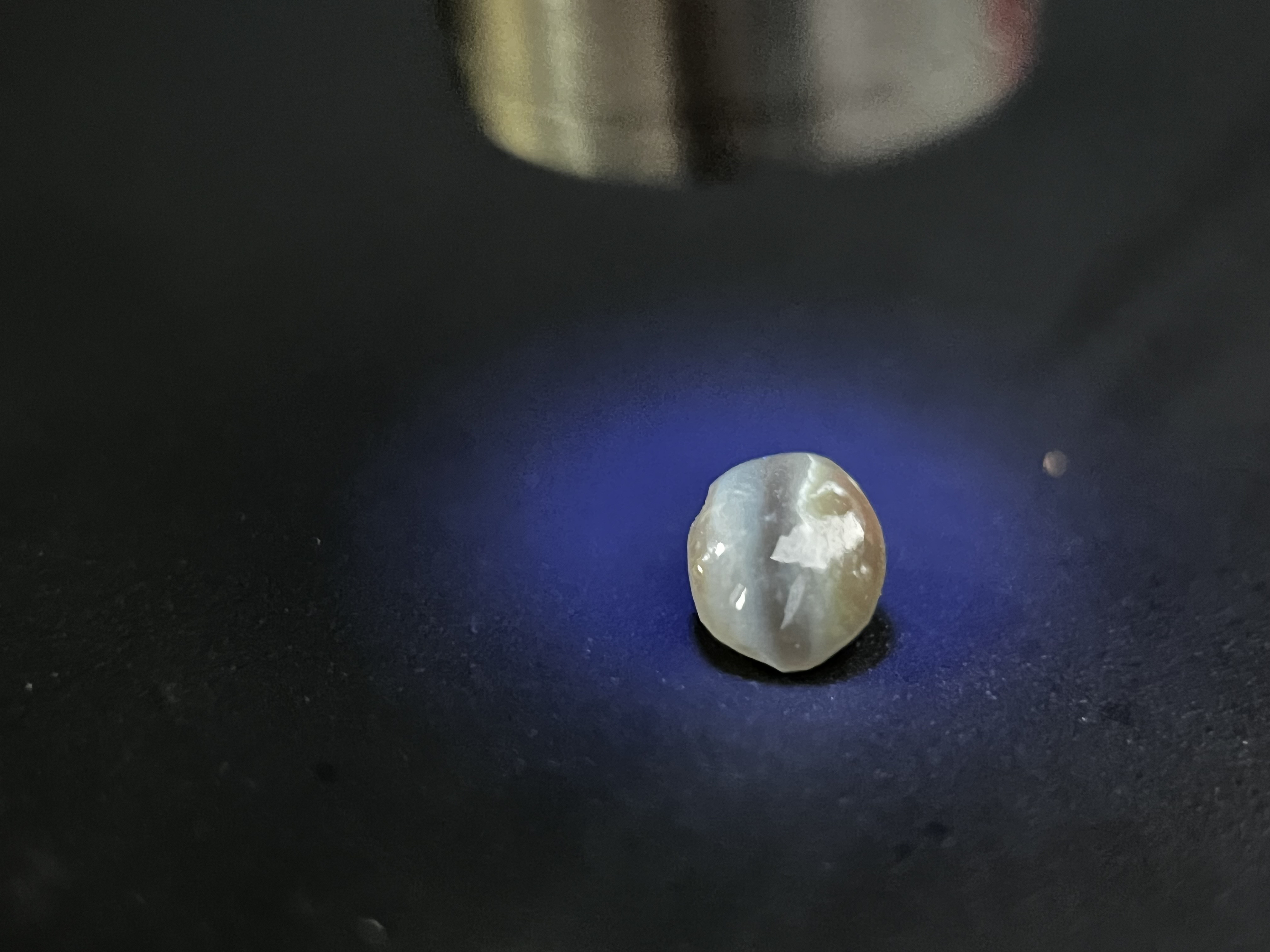 アレキサンドライトキャツアイ 非加熱天然 0.54ctNatural Alexandrite cat’s eye