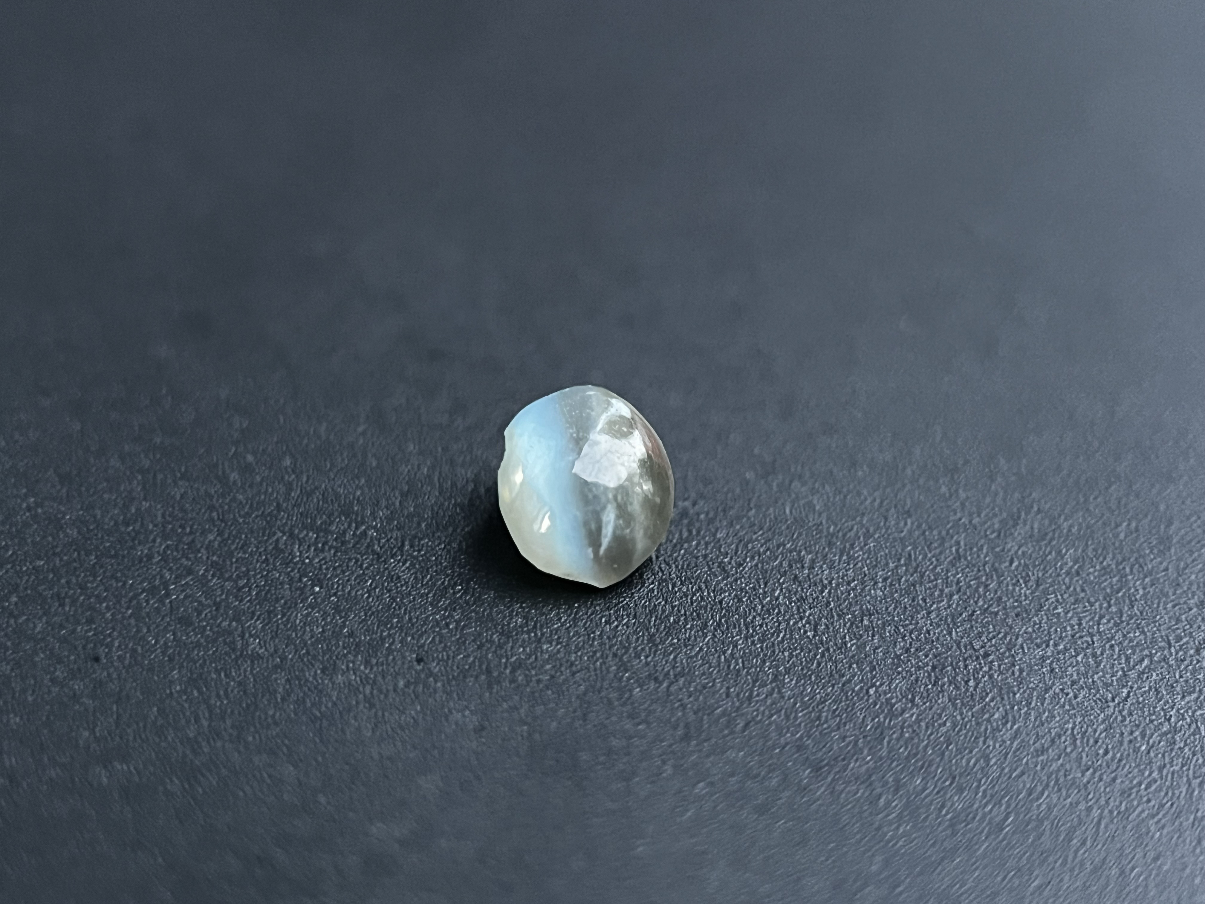 アレキサンドライトキャツアイ 非加熱天然 0.54ctNatural Alexandrite cat’s eye