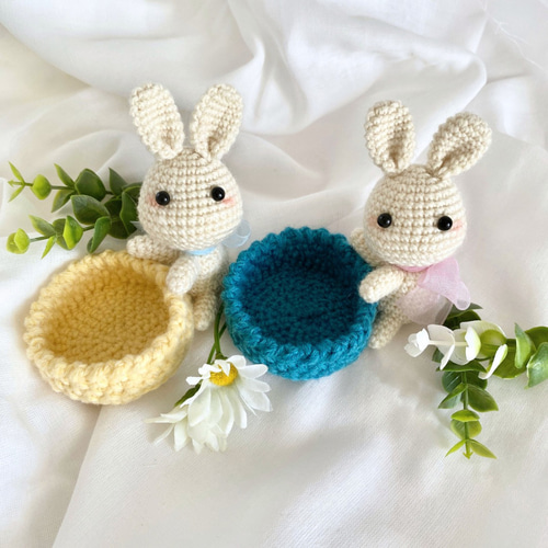 受注制作】うさぎさんの小物入れ／あみぐるみ 編み物 アクセサリー入れ