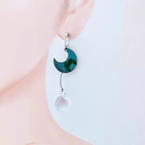moon tears 〗ピアス イヤリング 揺れる 月 レジン ピアス（スタッド 
