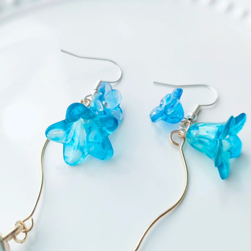 揺れる花と透明ガラス玉 【 ピアス イヤリング ノンホール 】 ガラス