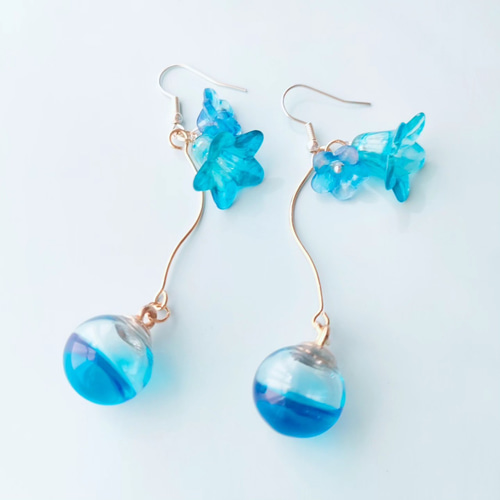 揺れる花と透明ガラス玉 【 ピアス イヤリング ノンホール 】 ガラス