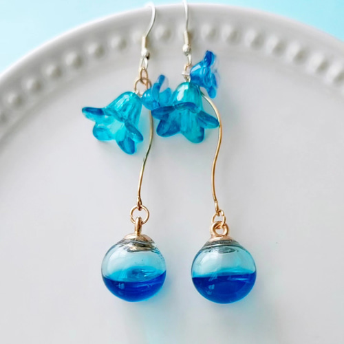 揺れる花と透明ガラス玉 【 ピアス イヤリング ノンホール 】 ガラス