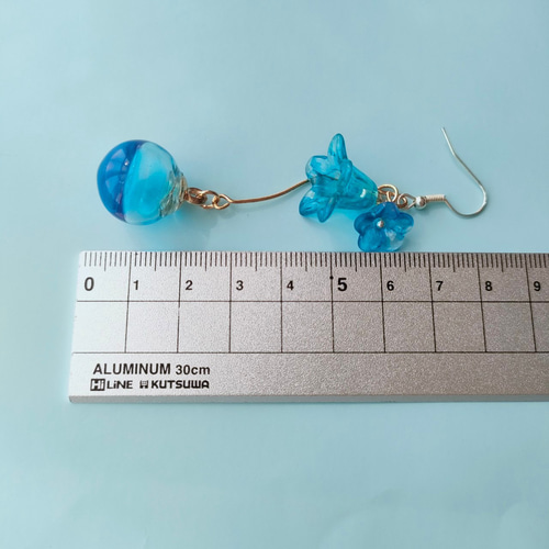 揺れる花と透明ガラス玉 【 ピアス イヤリング ノンホール 】 ガラス