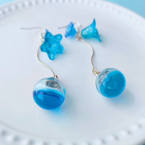 揺れる花と透明ガラス玉 【 ピアス イヤリング ノンホール 】 ガラス