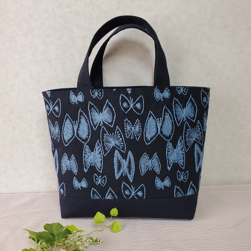 ミナペルホネン、スカイフラワー×ダークネイビーのトート トートバッグ  