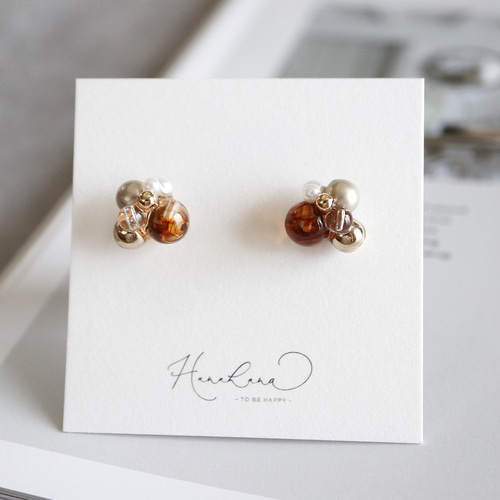 Sibilia Hug earrings MDオシャレなハンドクラフトピアス fit=scale-down,w=1200