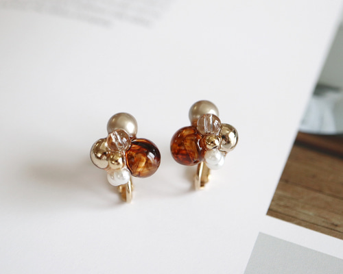 大人シックなべっ甲カラーの小ぶりピアス/イヤリング ピアス