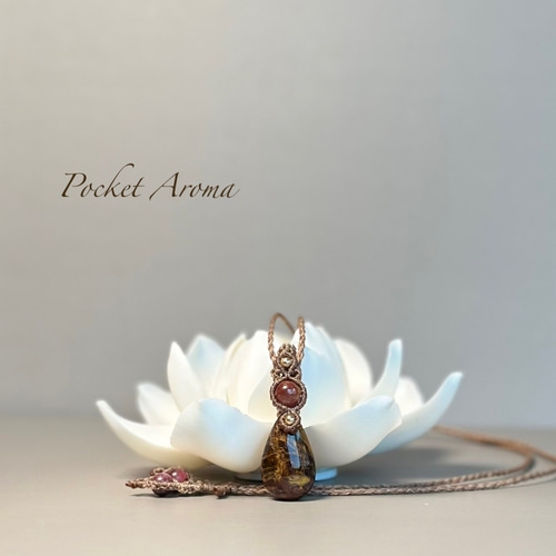 『楓』ピーターサイトとミックススピネルのマクラメペンダントネックレス 楓』ピーターサイトとミックススピネルのマクラメペンダント